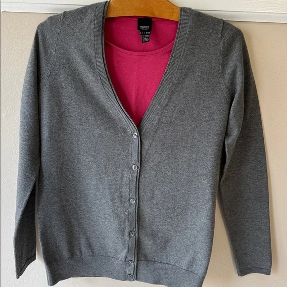 LOFT Women's Charcoal Gray V-Neck Button Cardigan & Deep Rose 3/4 sleeves shirt - Picture 2 of 8